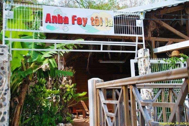 Anba Fèy Tôl La